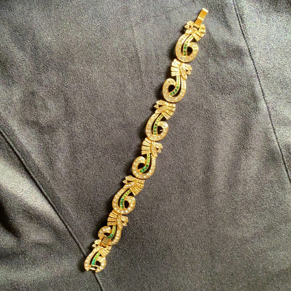 JACQUELINE BOUVIER KENNEDY GOLD 
Swarovski Crystal Bracelet